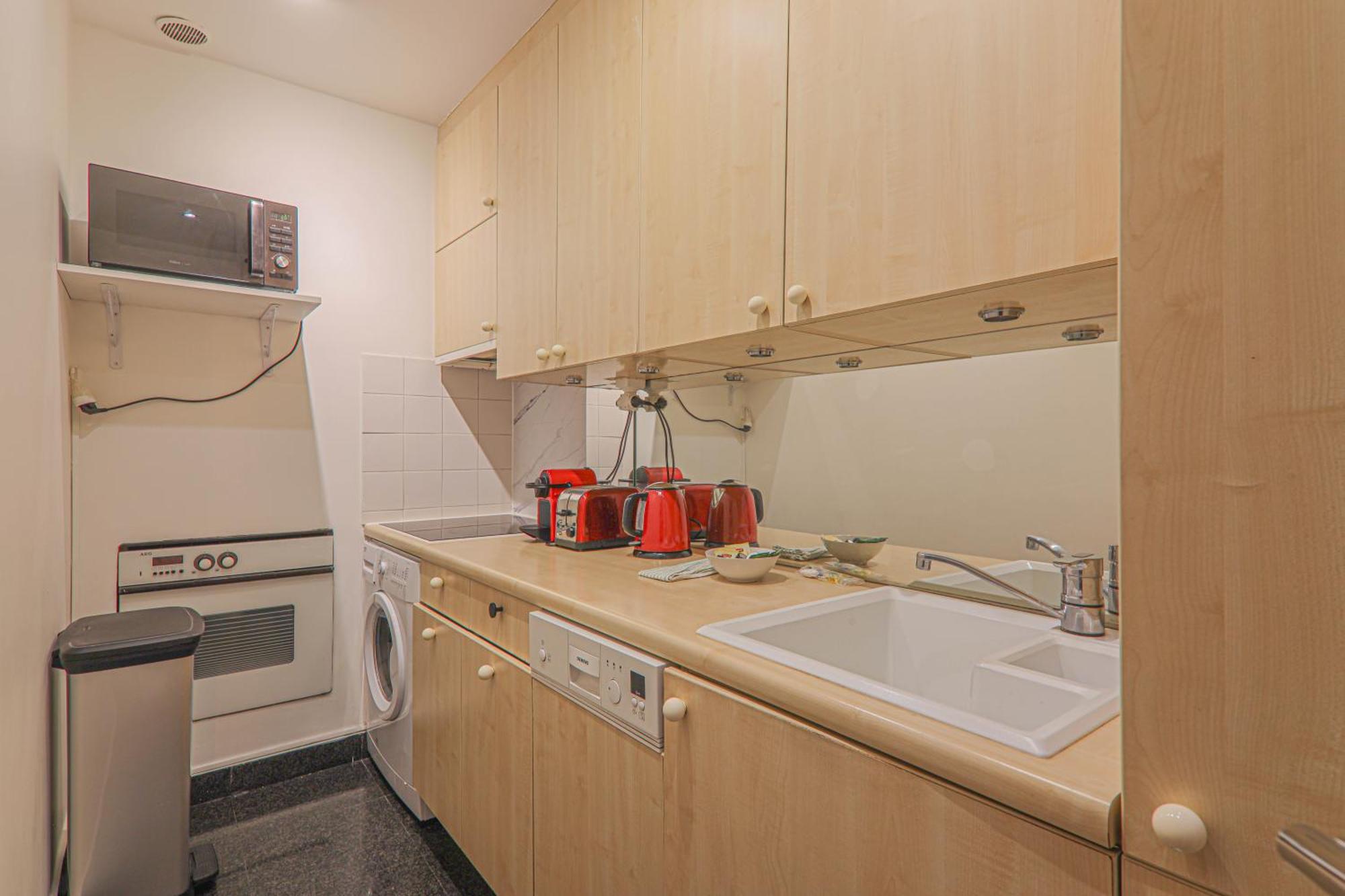 2 Bedroom Apartment-8p-madeleine With Netflix